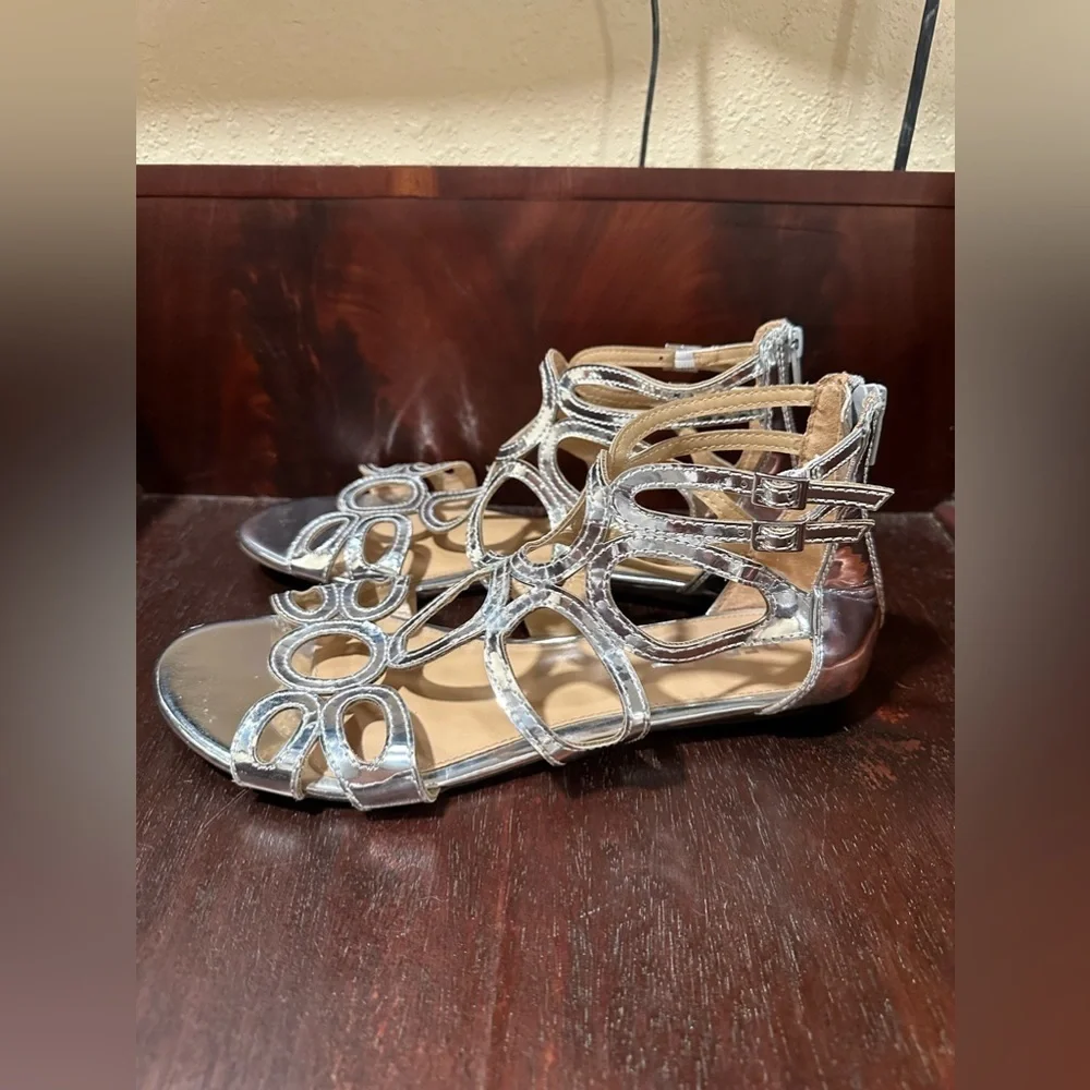 Report Silver Geometric Flat Sandals Size 9